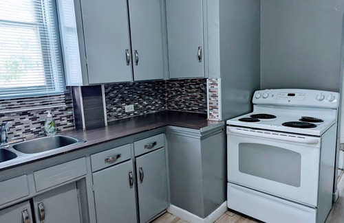 Winnipeg Maison | Main Floor 2 beds/ Free Parking