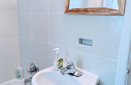 Winnipeg Maison | Main Floor 2 beds/ Free Parking