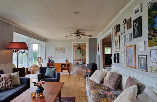 Lyngseidet Appartement | Main floor in the Lyngen Alps, whole house rentable