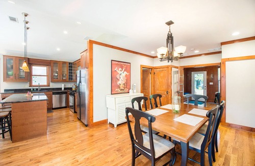 Union Pier Cottage | Main Home & Cozy Guest House w/ Two Full Kitchens & Free WiFi - Walk to Beach