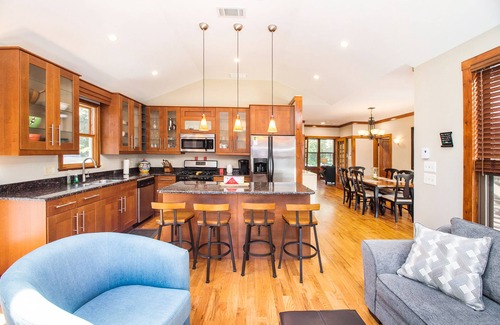 Union Pier Cottage | Main Home & Cozy Guest House w/ Two Full Kitchens & Free WiFi - Walk to Beach