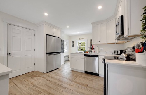 Wolfeboro Maison | Main House - 3 Story 5 Bed/ 3 Bath - Wolfeboro