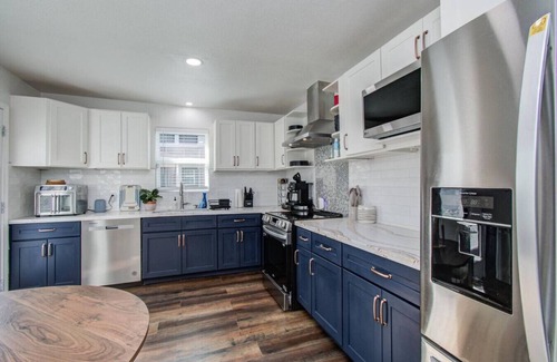 MacGregor Maison | Main House & Garage Apt near NRG & Medical Center!