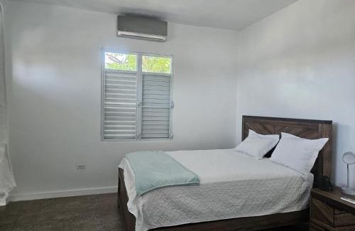 Isabel II Maison | Main Street Guest House