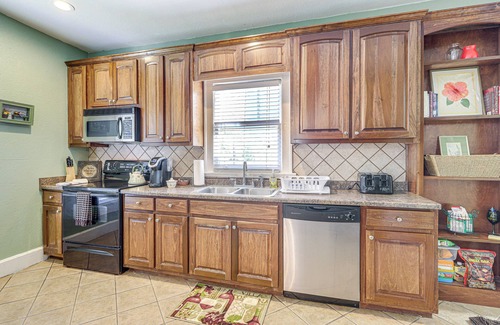 Pine Mountain Maison | Main Street Home: 1 Mile to Callaway Gardens