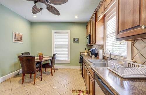 Pine Mountain Maison | Main Street Home: 1 Mile to Callaway Gardens