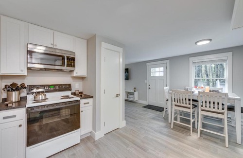 Saco Appartement | Maine Escape with Grill, Near Skiing and Hiking!