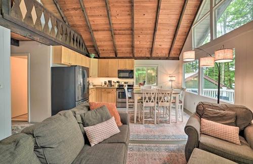 Lake Arrowhead Cottage | Waterfront Lake Arrowhead Home w/ Kayaks & Grill!