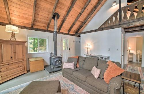 Lake Arrowhead Maison | Maine Fall Foliage Lakefront Home in Limerick!