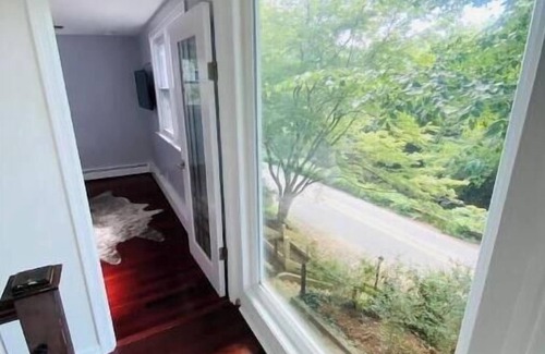 Radnor Maison | Mainline Retreat with view 3 bdrm private home