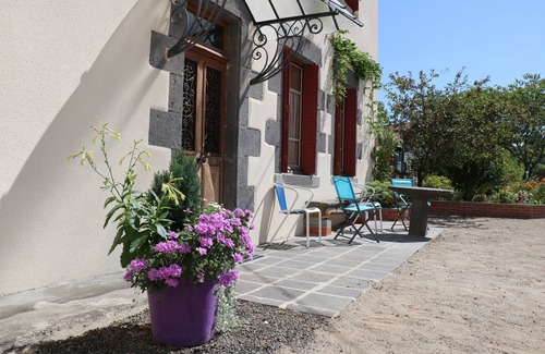 Charbonnieres-les-Vieilles Maison | Maison au Sein D'un Parc Idéale Pour les Familles