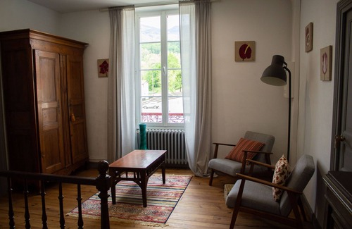 Saint-Etienne-de-Baigorry Maison | Maison de Maître 500m2,rénovée, sleeps 22, center of St Etienne de Baïgorry