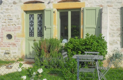 Saint-Bonnet-des-Bruyeres Maison | Maison Pernette escape cocoon with Nordic bath