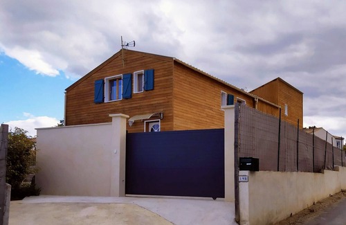 Saint-Genies-de-Malgoires Villa | Maison en bois avec piscine /Sud de la France