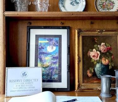 Ay Lit Et Petit-Déjeuner | Maison à Deux Mains