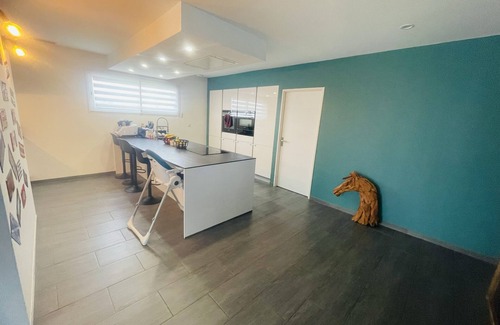 Gauriaguet Maison | Maison 160m2 climatisée avec piscine et jeux extérieur proche Bordeaux