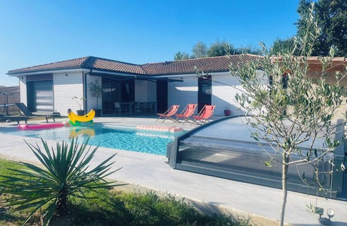 Gauriaguet Maison | Maison 160m2 climatisée avec piscine et jeux extérieur proche Bordeaux