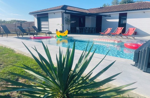 Gauriaguet Maison | Maison 160m2 climatisée avec piscine et jeux extérieur proche Bordeaux