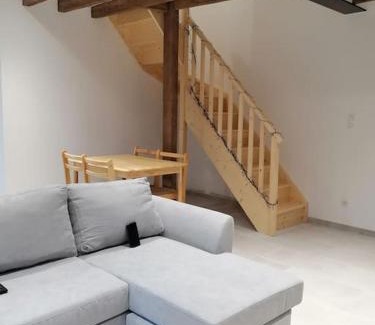 La Fontaine-Saint-Martin Maison | Maison au cœur de la foret