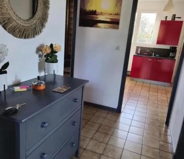 Les Martres-de-Veyre Appartement | Maison accueillante à Les Martres-de-Veyre avec jardin