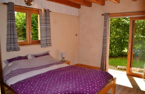 Gembrie Maison | Maison accueillante à Gembrie avec piscine partagée