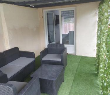 Ecquevilly Appartement | Maison annexe une chambre proche Paris