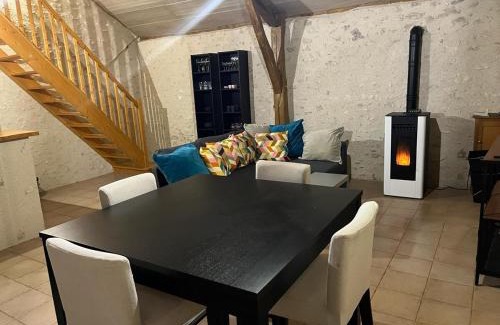 Neuvy-le-Roi Maison | Maison atypique dans une tour