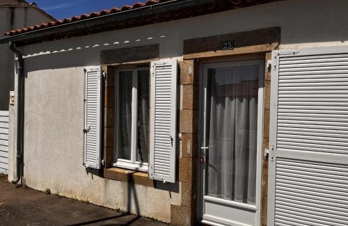 Saint-Mathurin Maison | Maison au bourg de Saint-Mathurin, proche commerces, à 10km des plages des Sables d'Olonne, pour 2 pers. - FR-1-197-546