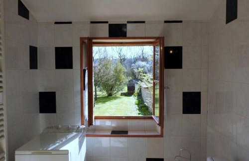 Pont-la-Ville Maison | Maison Authentique avec Jardin Clos et Parking Privé à Pont-la-Ville - FR-1-611-59