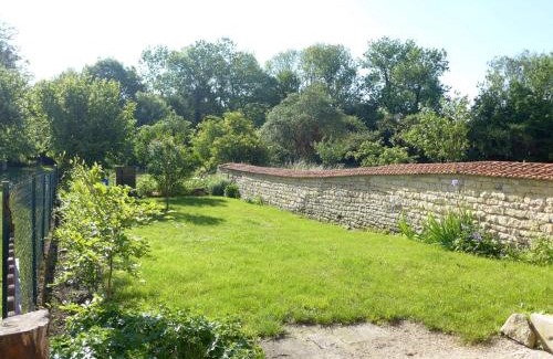 Pont-la-Ville Maison | Maison Authentique avec Jardin Clos et Parking Privé à Pont-la-Ville - FR-1-611-59