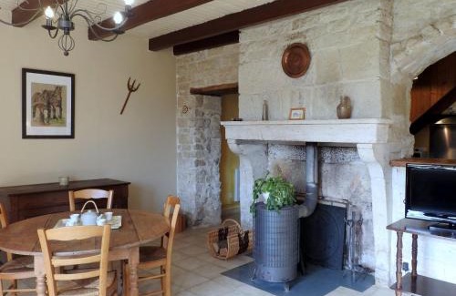 Pont-la-Ville Maison | Maison Authentique avec Jardin Clos et Parking Privé à Pont-la-Ville - FR-1-611-59