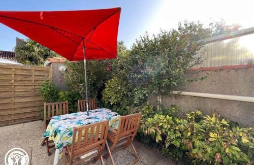 Thire Maison | Maison Authentique avec Cour Privée, Wifi et Proximité Activités – Thiré, Vendée - FR-1-426-396