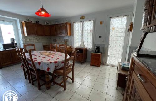 Thire Maison | Maison Authentique avec Cour Privée, Wifi et Proximité Activités – Thiré, Vendée - FR-1-426-396