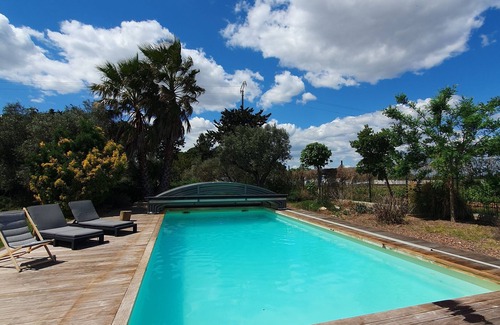 Vauvert Maison | Maison Avec Grande Piscine Privée et Jardin Clôturé