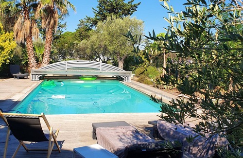 Vauvert Maison | Maison Avec Grande Piscine Privée et Jardin Clôturé
