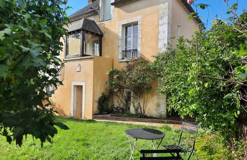 Cour-Maugis sur Huisne Maison | Maison avec jardin dans petit bourg typiquement Percheron - Le Colombier