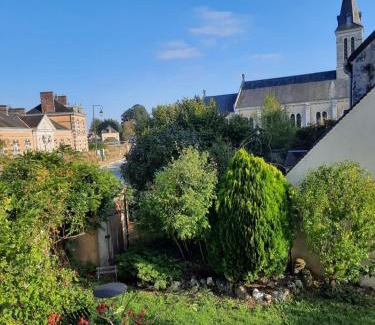 Cour-Maugis sur Huisne Maison | Maison avec jardin dans petit bourg typiquement Percheron - Le Colombier