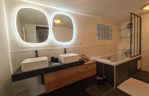 Rouvres-les-Bois Maison | Maison avec piscine privative et jacuzzi à Rouvres-les-Bois - FR-1-591-722