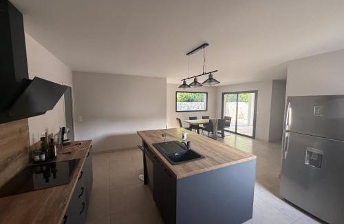 Blauzac Maison | Maison avec piscine, jardin et terrasse - Blauzac