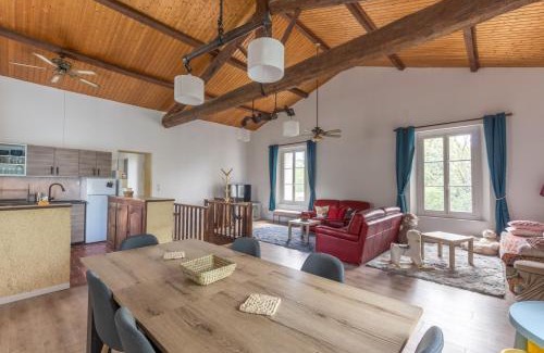Le Pouget Maison | Maison avec piscine location de vacances ferme pédagogique du dolmen
