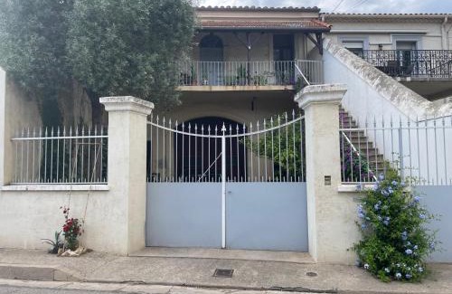 Adissan Maison | Maison avec superbe terrasse tropézienne