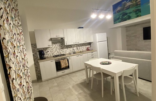 Ficarazzi Appartement | MAISON BLANCHE IN THE CENTER OF THE COUNTRY
