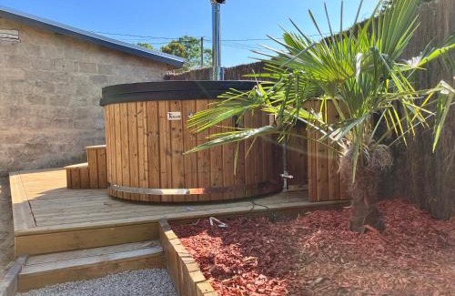 Ceyzerieu Maison | Maison bohème avec bain nordique