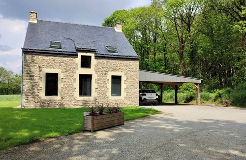 Grand-Champ Maison | Maison bretonne rénovée à 20 min des plages, parking privé