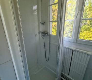 Melun Maison | Maison Briand - Petite chambre chez l'habitant - Melun Centre - Wifi, Netflix, Smart TV, Lit à mousse mémoire de forme