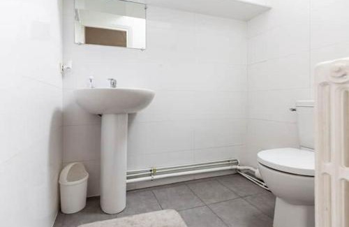Melun Maison | Maison Briand - Petite chambre chez l'habitant - Melun Centre - Wifi, Netflix, Smart TV, Lit à mousse mémoire de forme