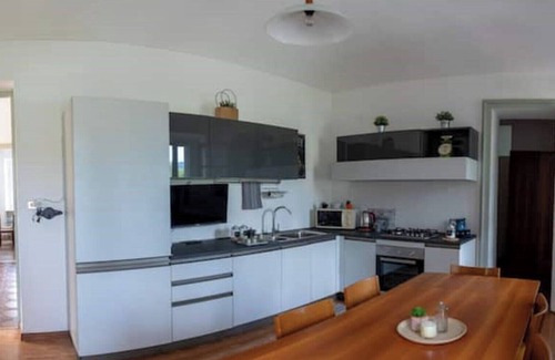 Aglie Appartement | Maison Cècile Apartment in villa. Host Marianne