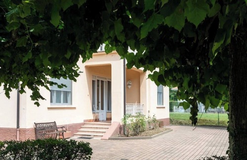 Aglie Appartement | Maison Cècile Apartment in villa. Host Marianne