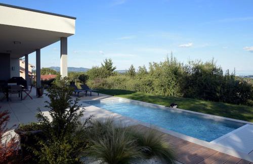 Saint-Genis-les-Ollieres Lit Et Petit-Déjeuner | Maison Canopée