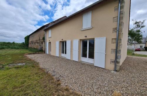 Montierchaume Maison | Maison calme avec jardin et terrasse, proche Châteauroux, 3 chambres, 3 salles de bain, parking inclus - FR-1-591-359